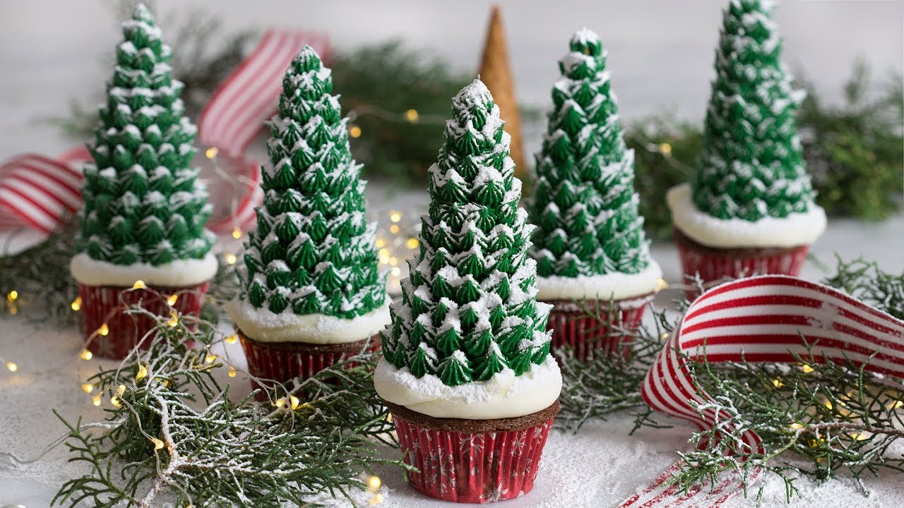 Snowfall Christmas Tree Cake