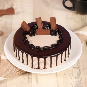 Kitkat Choco Drip Cake
