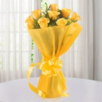 Endearing 8 Yellow Roses