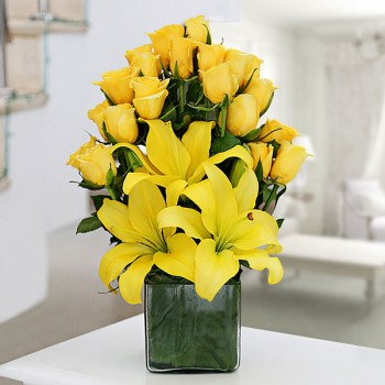 Yellow Lilies n Roses in Vase