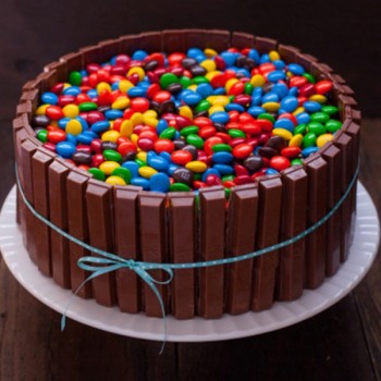 Eggless Kitkat Gems Cake